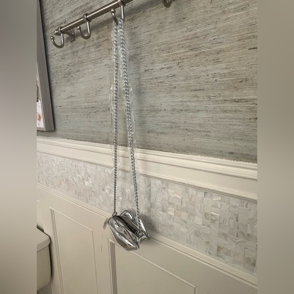 NWT new Anthropologie shiraleah silver lips mini bag purse crossbody chain - Picture 11 of 17